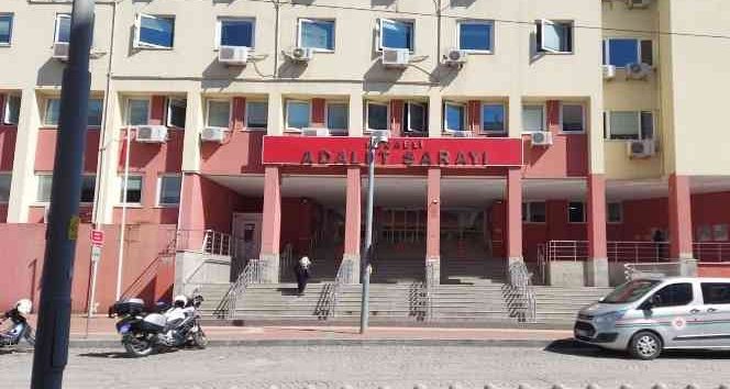 Babaannesini Banyoya Kilitledi, Bileziğini Alıp Kaçtı