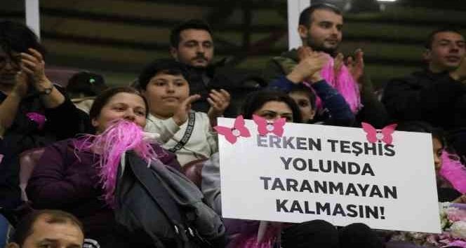 Voleybol Müsabakasında Meme Kanserine Farkındalık Kazandırıldı