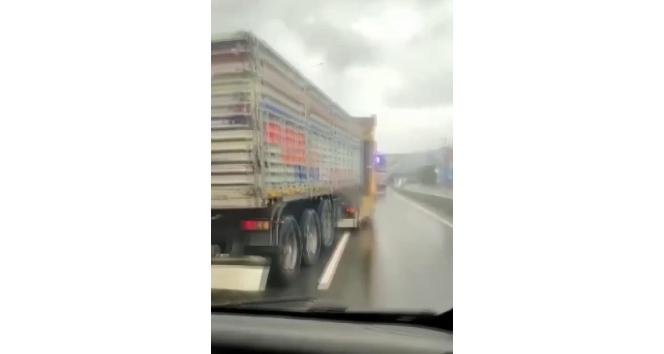 İki Kamyon Otomobili Sıkıştırdı: “Dur Yoksa Kaza Yaptırırım”