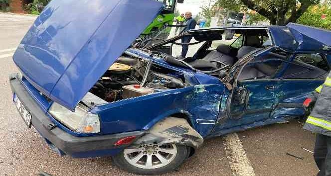 Kartepe’de Otobüs ve Otomobil Çarpıştı: 1 Ölü, 1 Yaralı