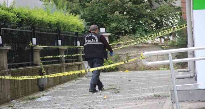 Eşini ve Kayınpederini Silahla Öldürdü