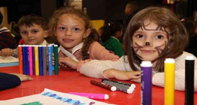 Toker’den Ebeveynlere Uyarı: İlk 36 Ay Çocuklarınızı Ekrandan Uzak Tutun