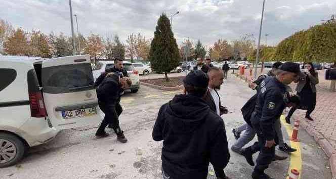 Barınakta Hayvanlara Eziyet Eden Görevliler Tutuklandı