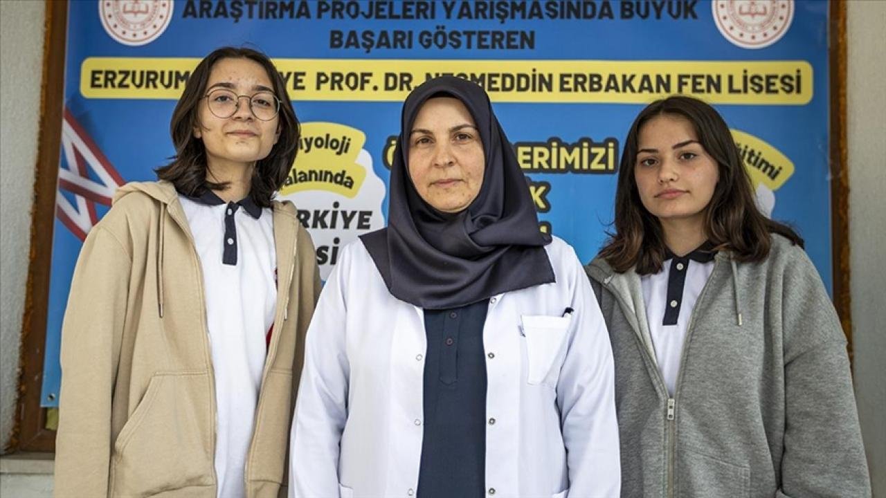 Arkadaşlarının sabrını ölçerek katıldıkları yarışmadan ödülle döndüler