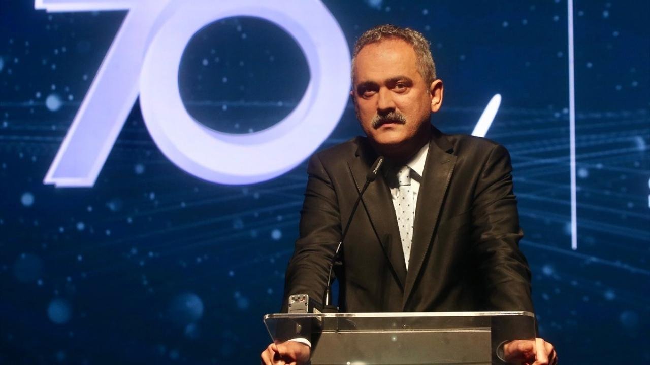 Bakan Özer duyurdu: 3 milyondan fazla sertifika verildi!