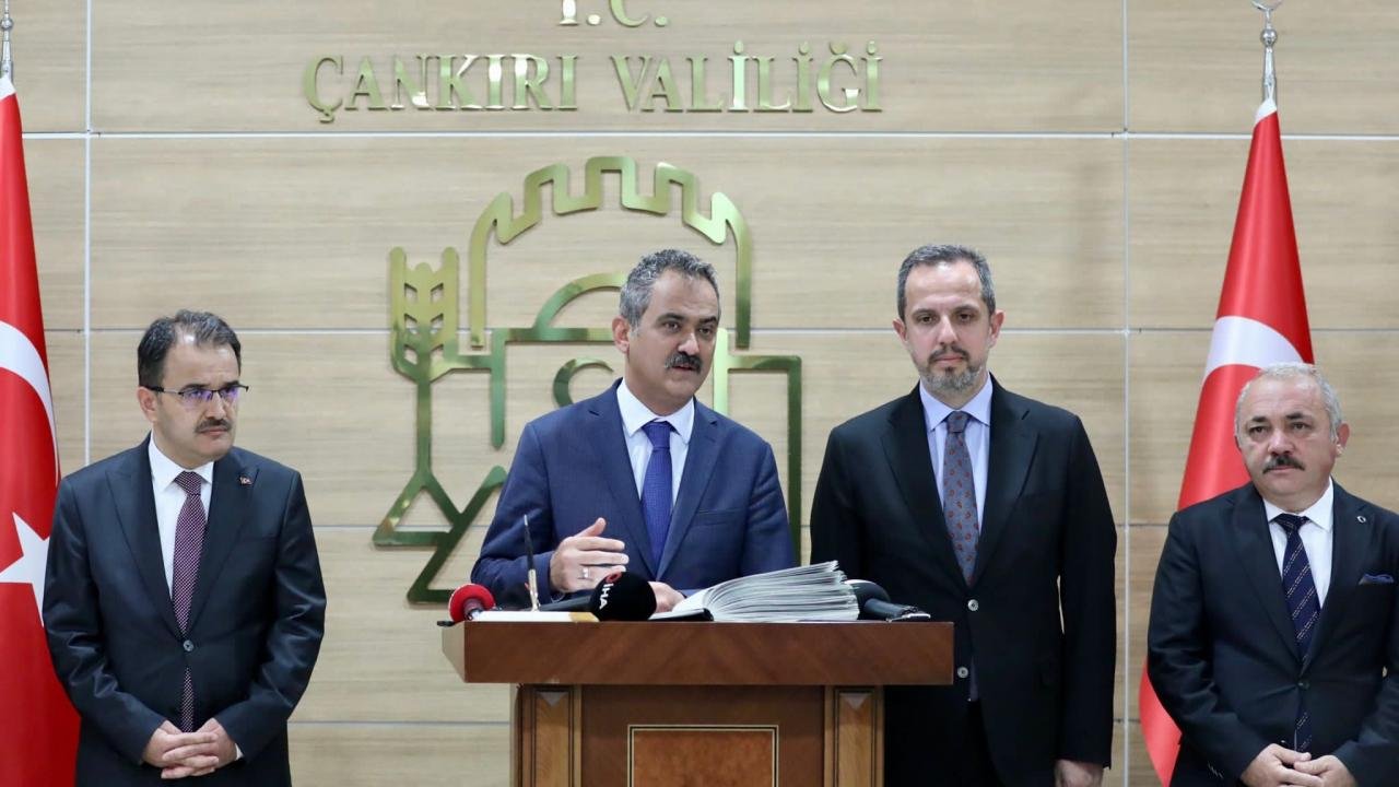 Bakan Özer: Öğrencilerimiz sınava ilk defa maskesiz girecek