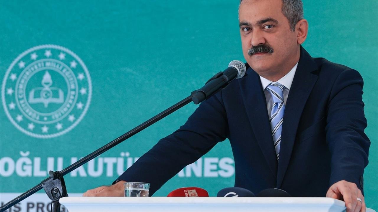 Bakan Özer: Ülkemizde kütüphanesiz okul yok