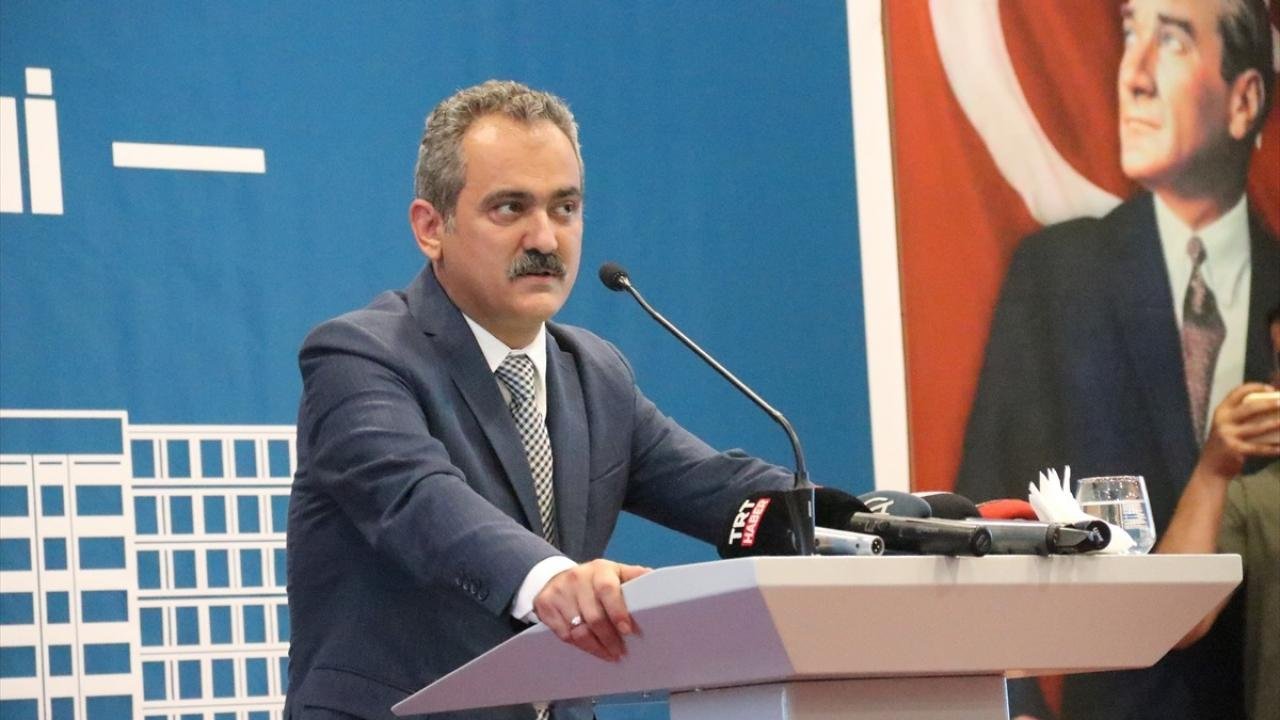 Bakan Özer’den ilkokul öğrencileri için müjde