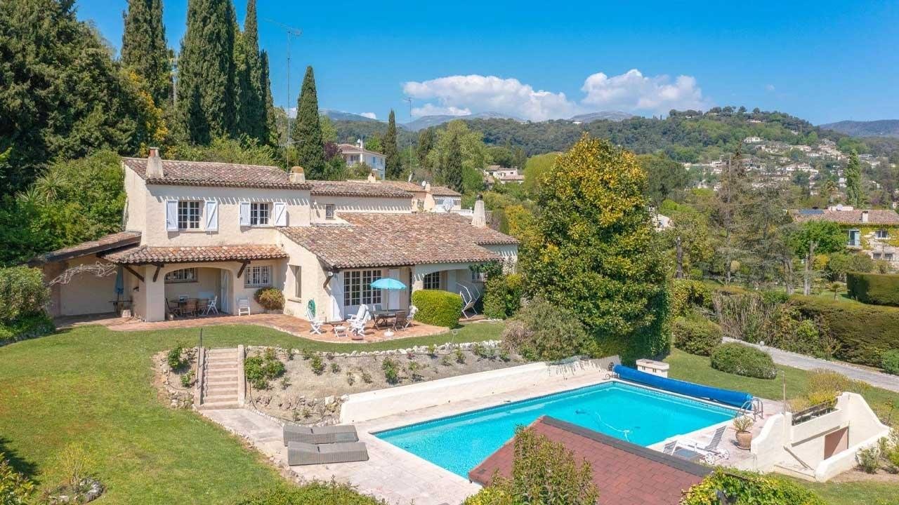 Fransa’da Danıştay, Grenoble havuzlarında tesettürlü mayoyu engelleyen kararı onadı