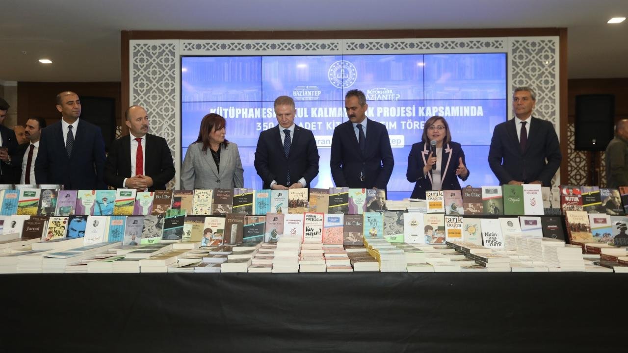 Gaziantep Büyükşehir Beleditesi’nden okul kütüphanelerine 350 bin kitap