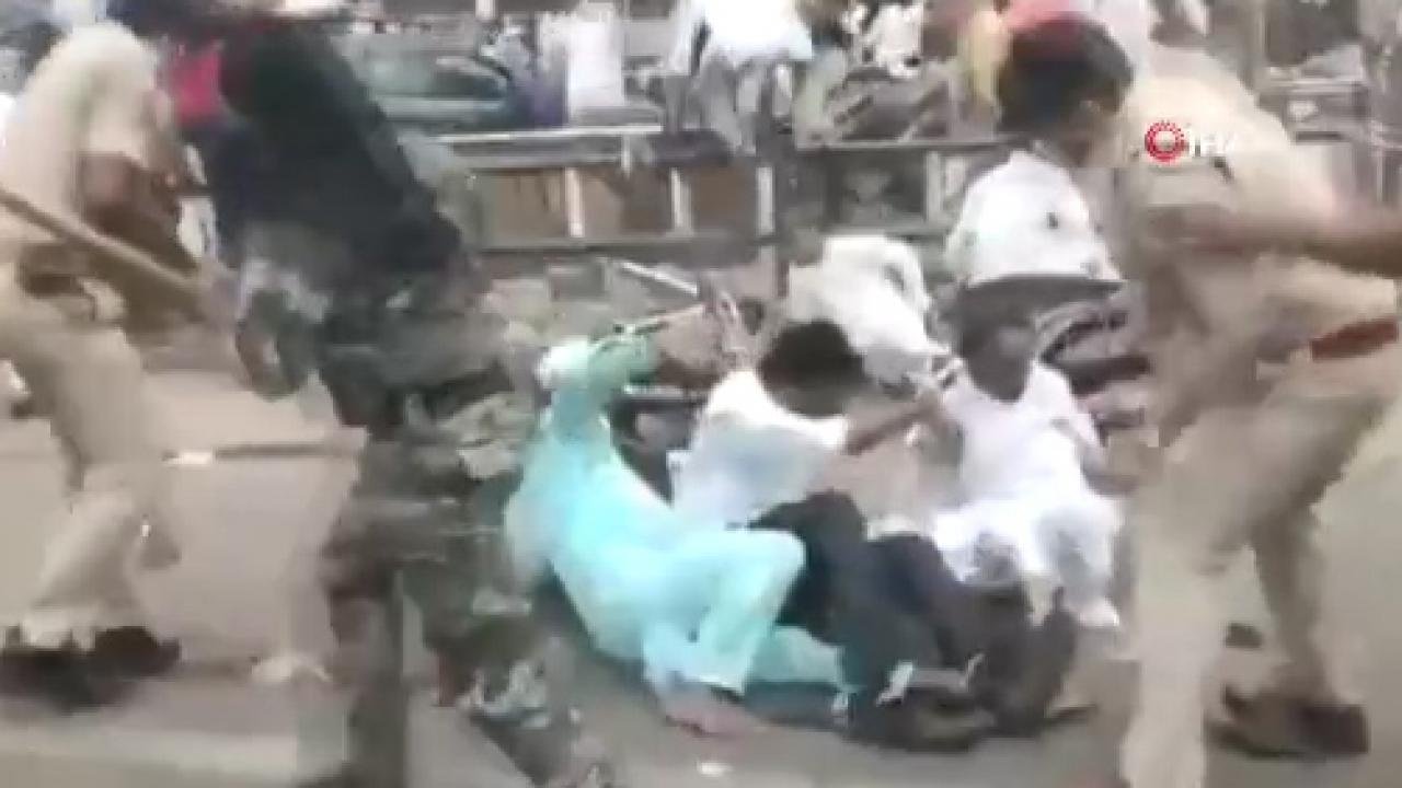 Hindistan’da Hz. Muhammed’e hakareti protestoda 300 tutuklama