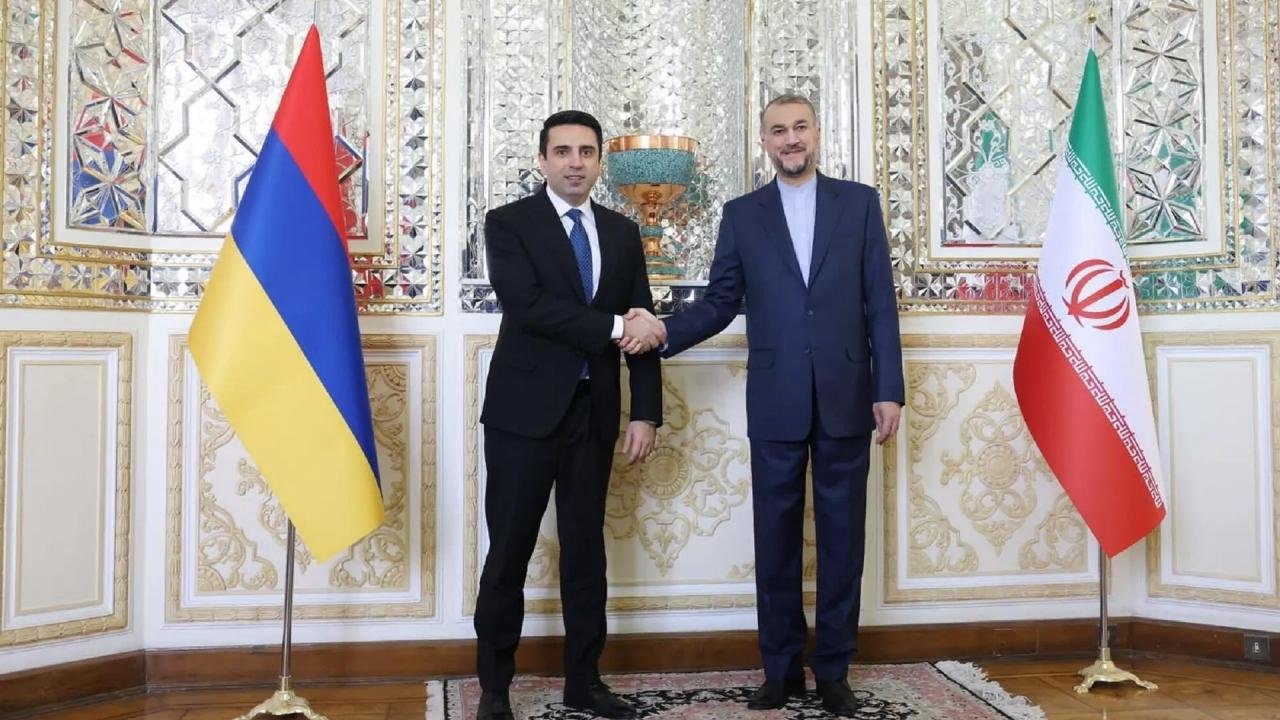 İran Dışişleri Bakanı Abdullahiyan, Ermenistan Meclis Başkanı Simonyan ile görüştü