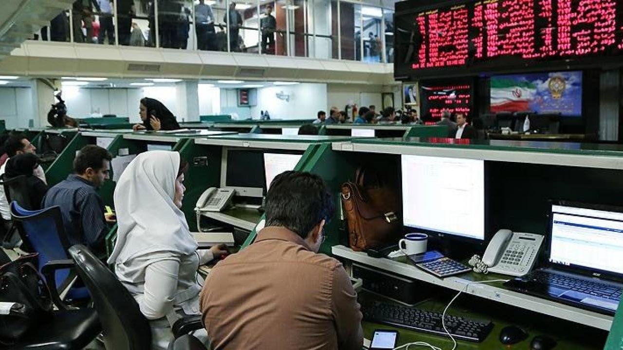 İran’da devlete ait bir bankadaki kiralık kasalar çalındı