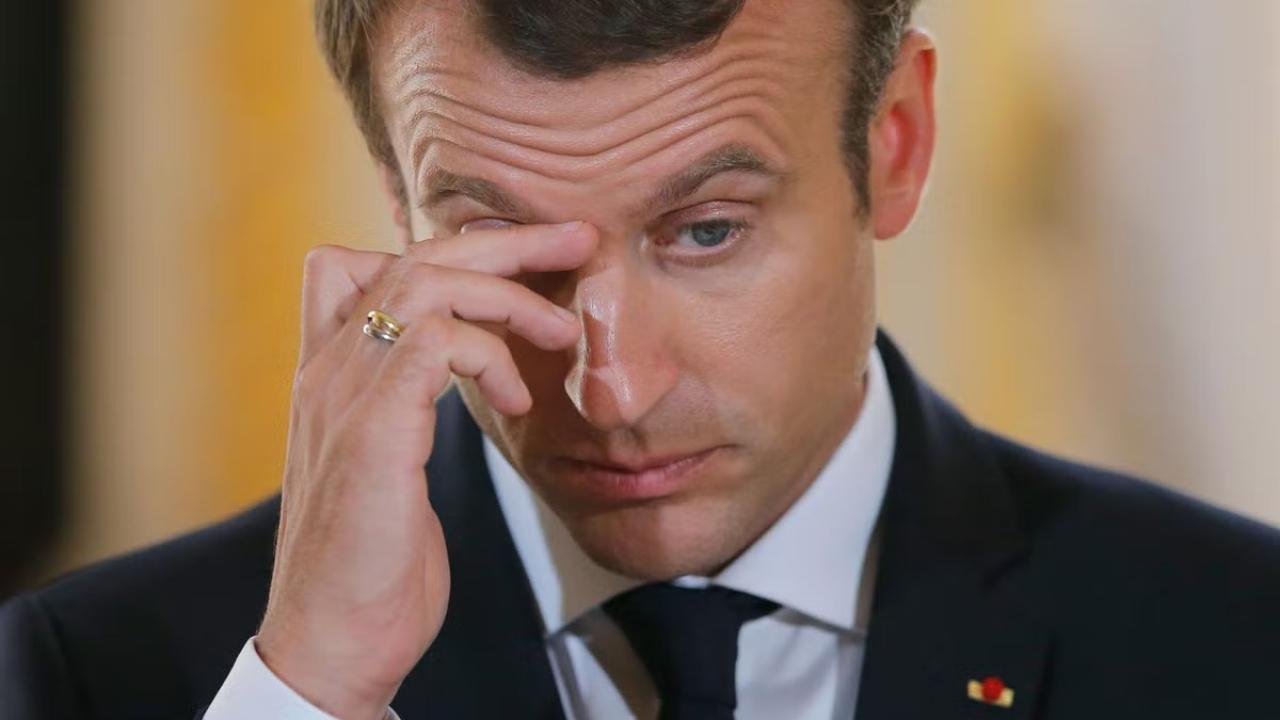 Le Monde: Macron depresyona girdi