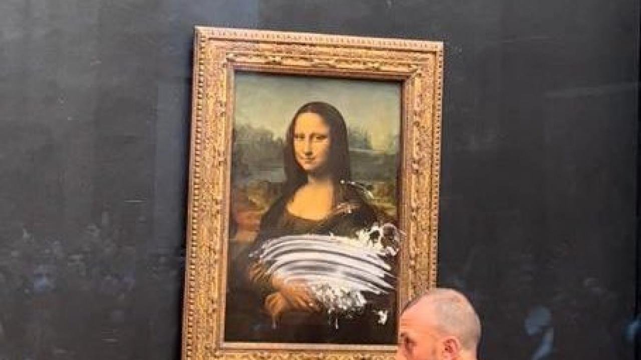 Mona Lisa’ya pastalı saldırı
