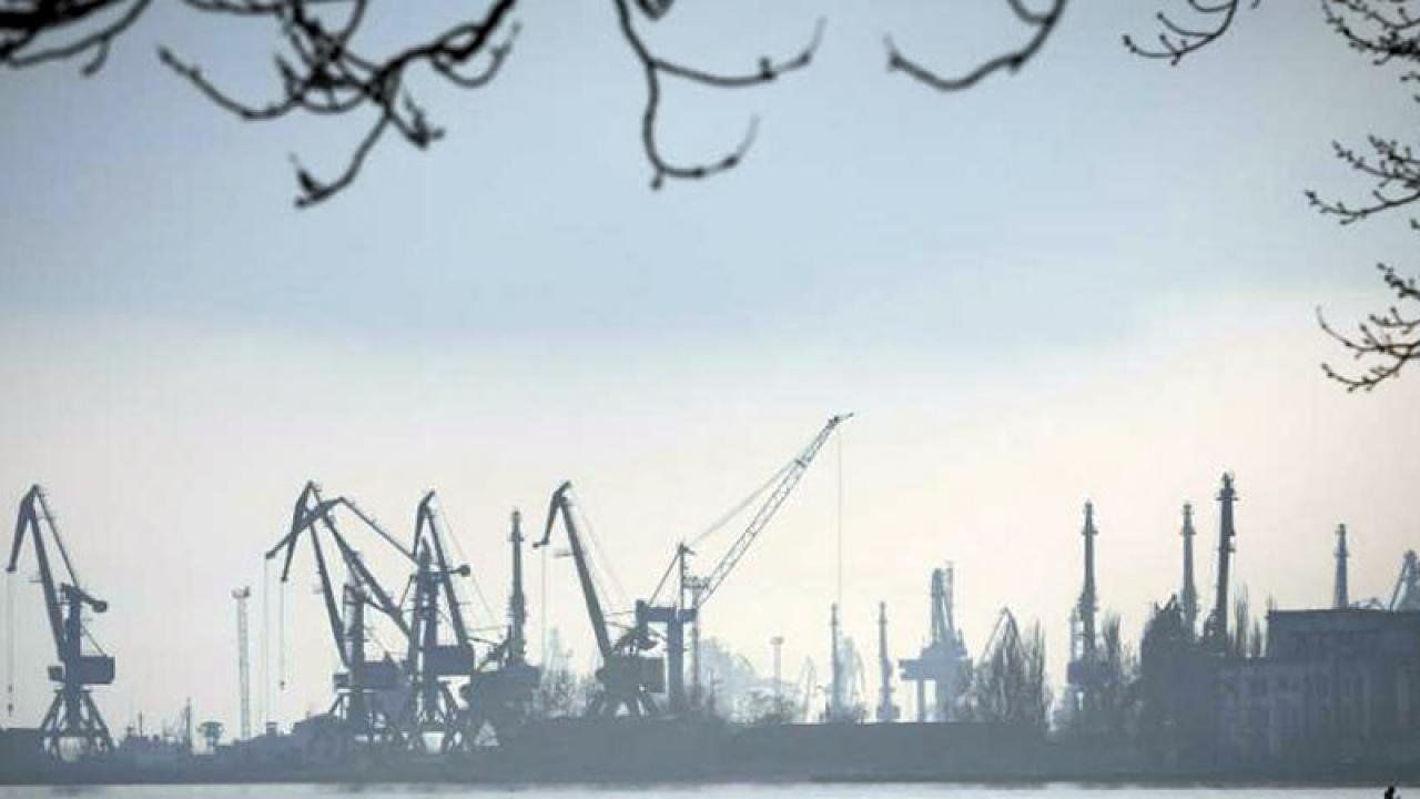 Rus kontrolündeki Mariupol limanından ilk yabancı gemi çıktı