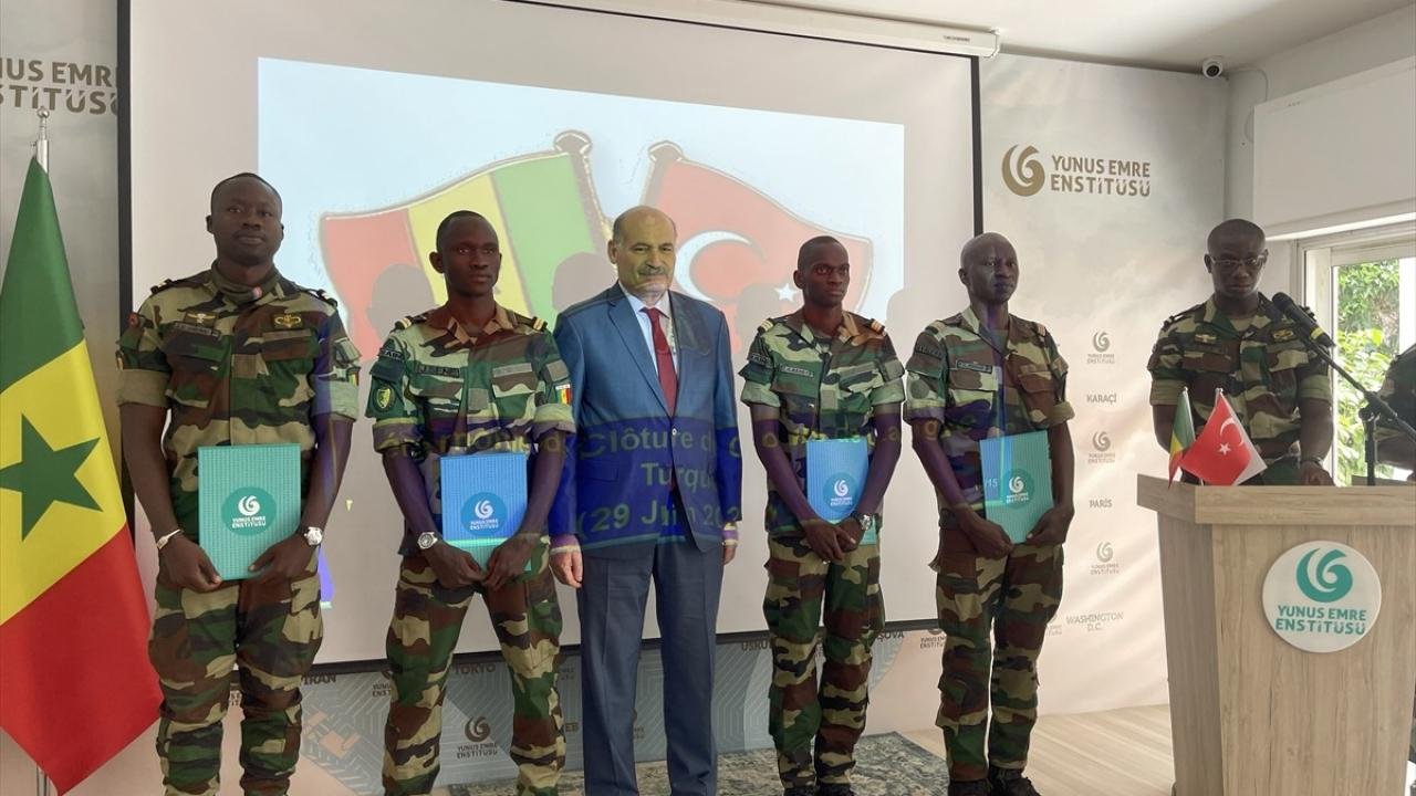 Senegalli askerler Türkçe diplomalarını aldı