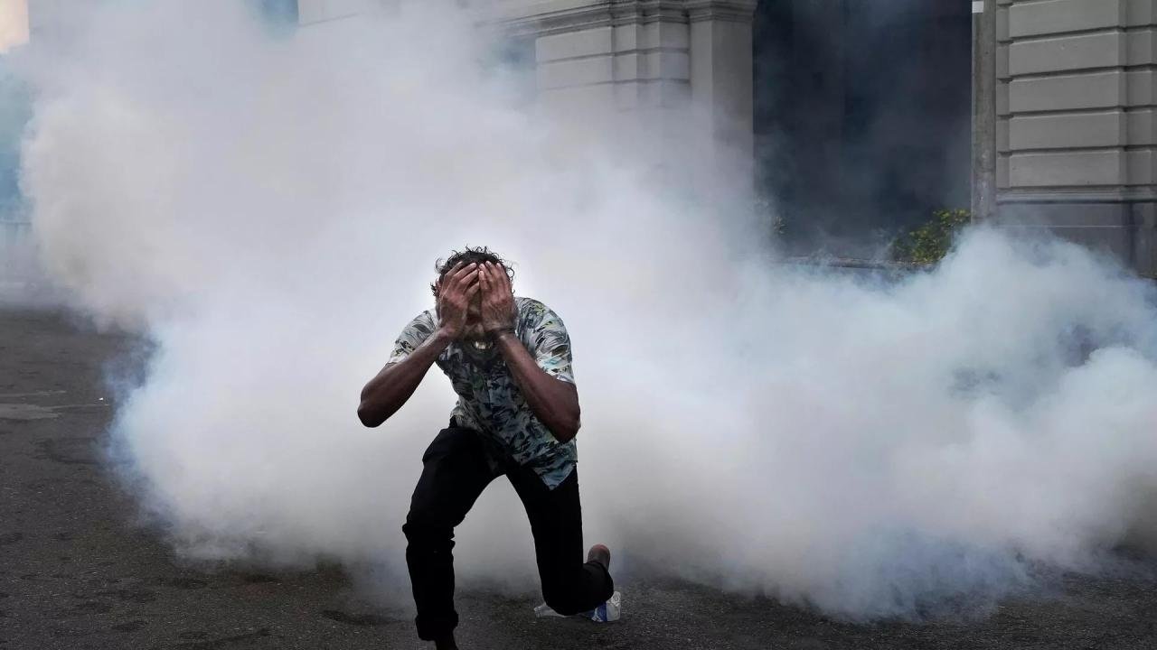 Sri Lanka’da akaryakıt kavgasına polisten sert müdahale