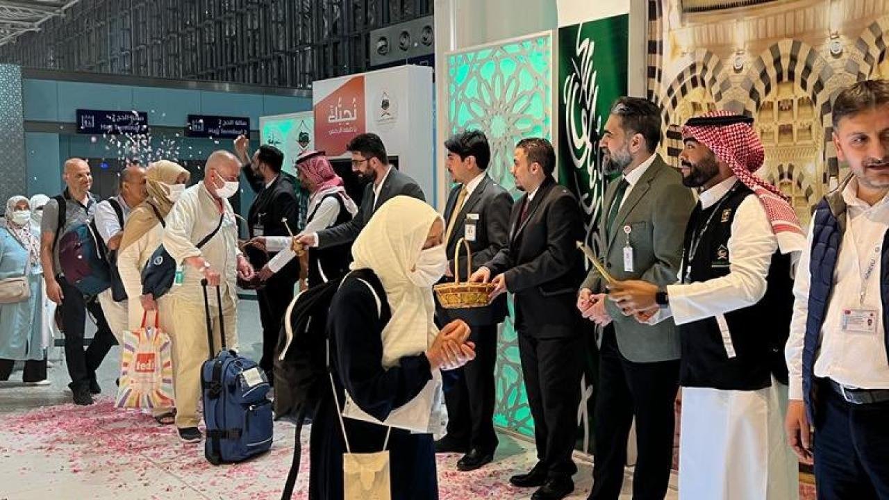 Türkiye’den yola çıkan ilk hac kafilesi Medine’ye vardı