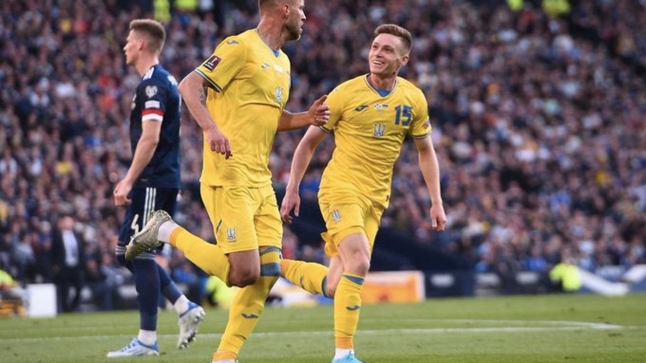 Ukrayna final biletini 3 golle aldı!