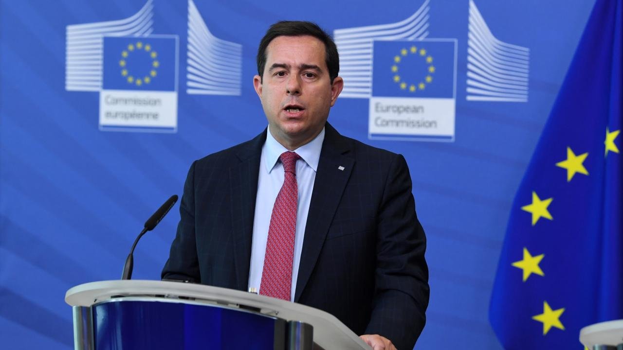 Yunan bakandan göçmenlerle ilgili küstah paylaşım!