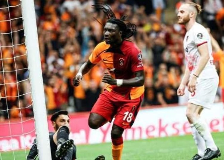10 kişi kalan Galatasaray 3 puanı bırakmadı