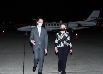 ABD’li senatör Blackburn, Çin’e meydan okuyarak Tayvan’a gitti