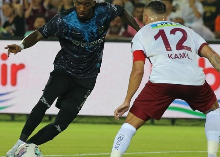 Adana Demirspor 1 puanı 90+9’da kurtardı