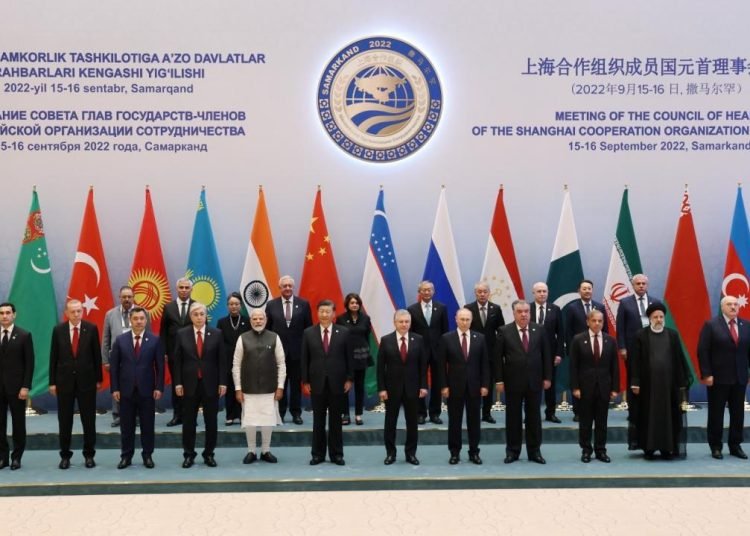 Aile fotoğrafı çektirildi: Şangay İşbirliği Örgütü liderlerinden ortak deklarasyon