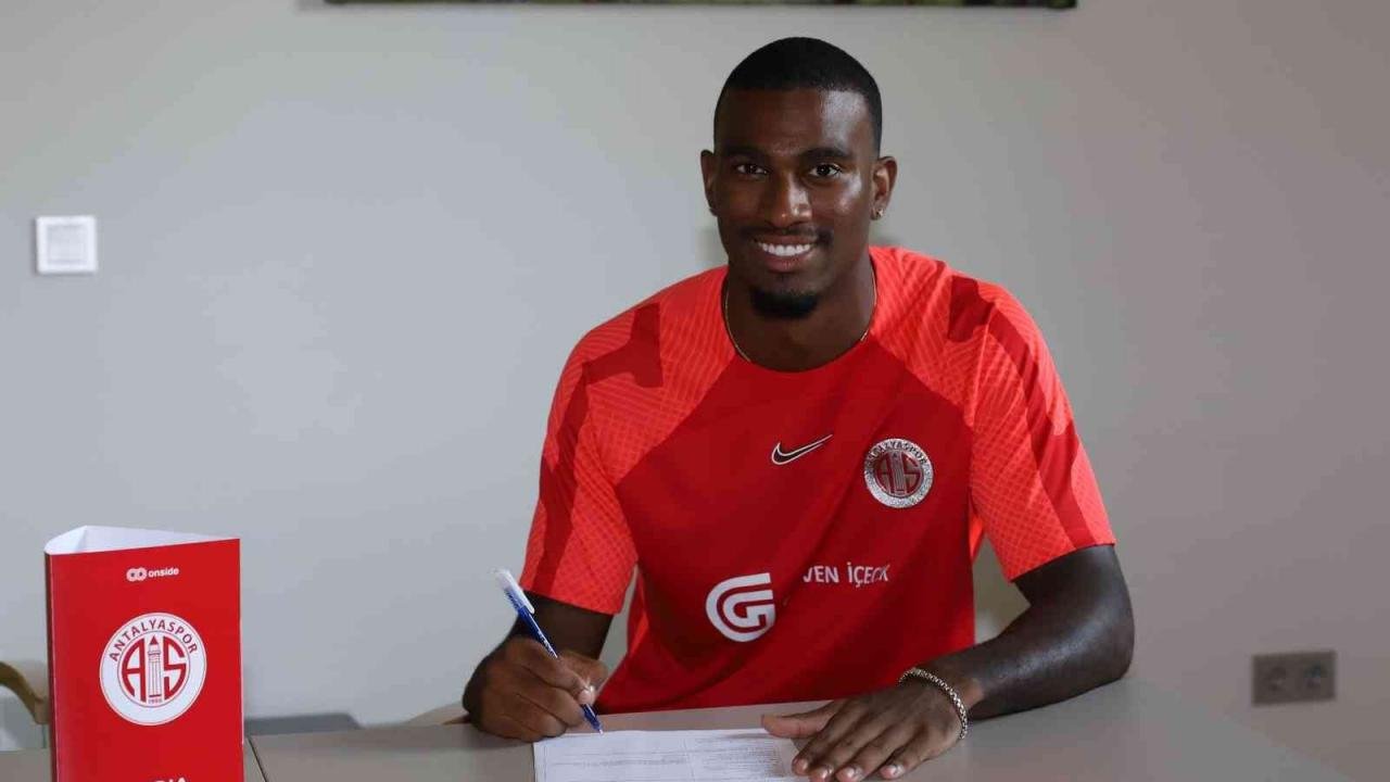 Antalyaspor, Haji Wright 3 yıllık sözleşme imzaladı