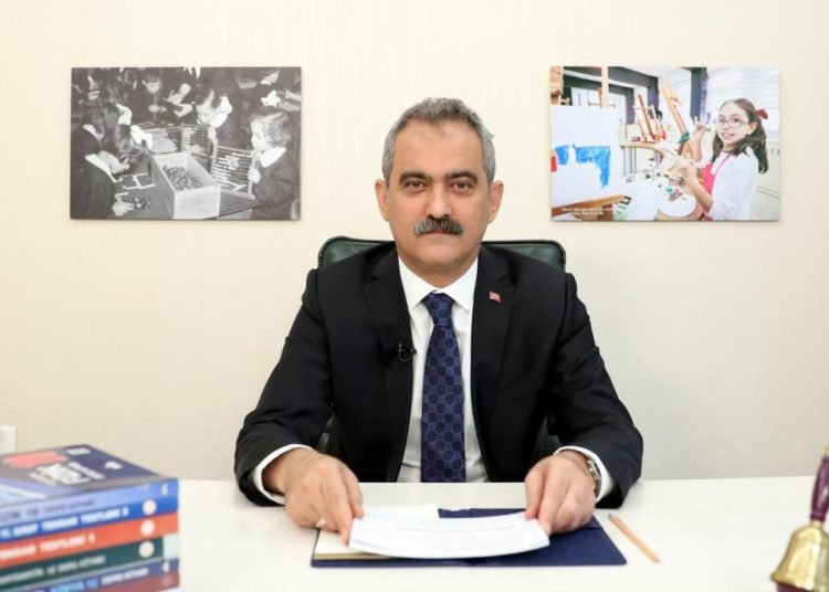 Bakan Özer ‘ilk kez uygulandı’ diyerek duyurdu!