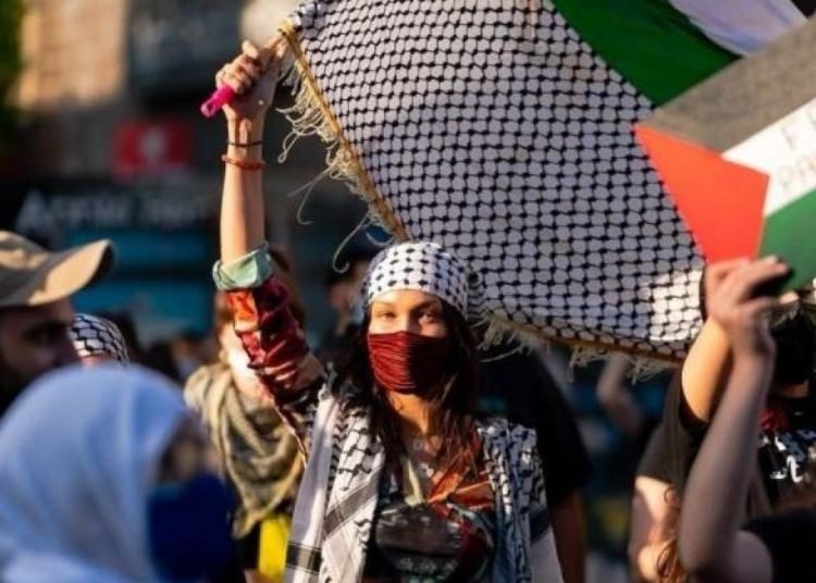 Bella Hadid: Markalar benimle çalışmayı bıraktı, arkadaşlarım beni eve almıyor