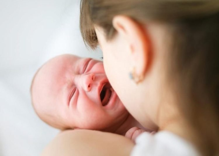 Bilim insanları, ağlayan bebeği yatıştırmanın en iyi yöntemini buldu