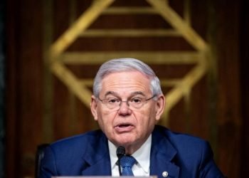 Bob Menendez: Türkiye NATO müttefiki gibi davranmalı