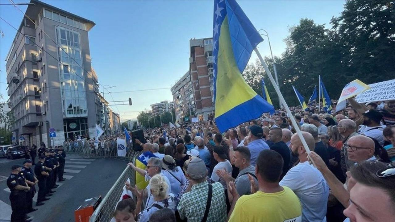 Bosna Hersek’te “dayatılmak” istenen seçim yasası ülkede krize yol açtı
