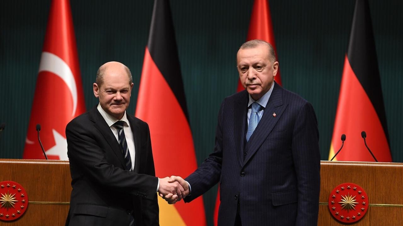 Bülent Güven yazdı: Şansölye Scholz nasıl bir siyasi performans sergiliyor?