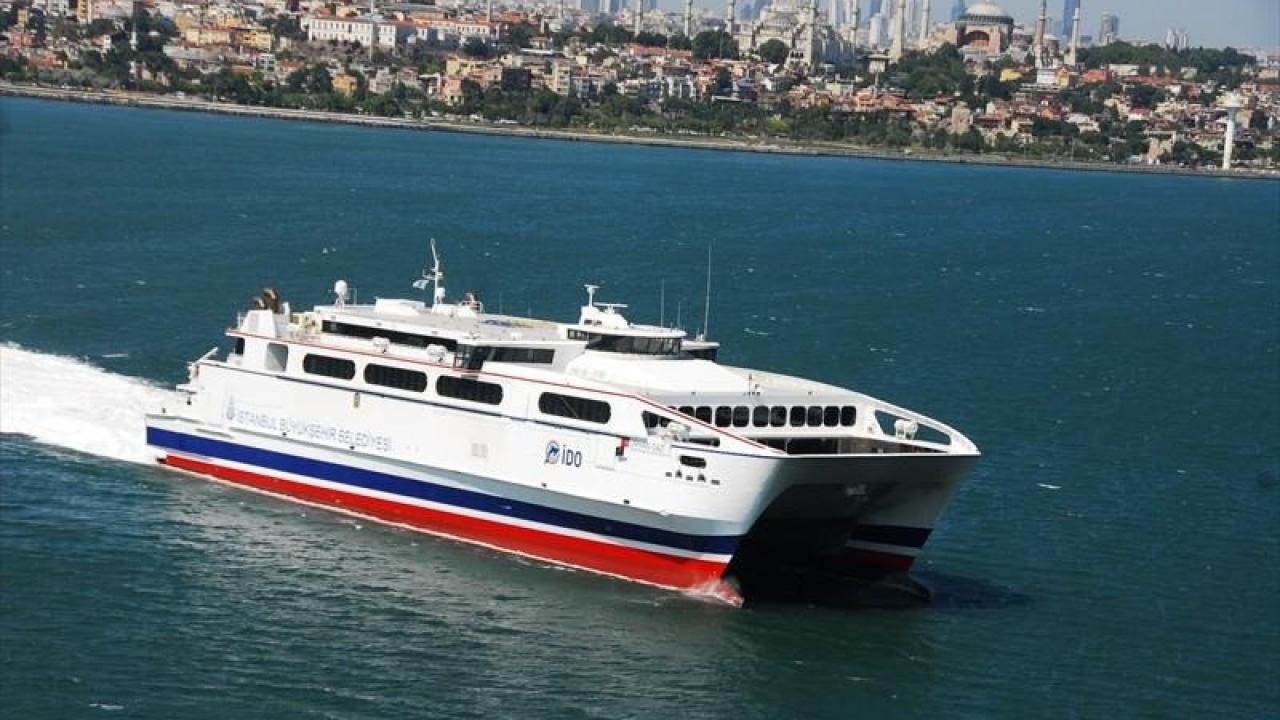 Bütçeyi şatafata harcayan İBB, eldeki feribotları satışa çıkarıyor