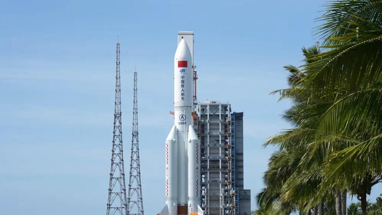 Çin’in daha önce kontrolden çıkarak tüm dünyayı korkutan roketi yeniden fırlatılacak