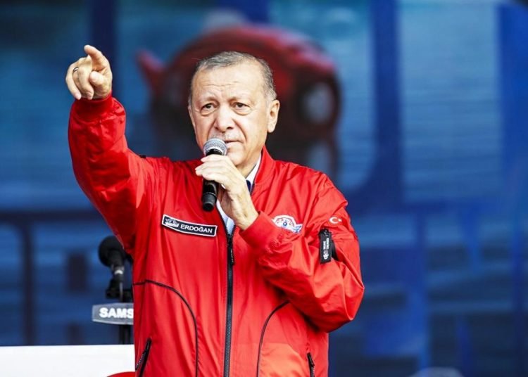 Erdoğan’ın “Bir gece ansızın gelebiliriz” sözlerine Yunanistan’dan cevap