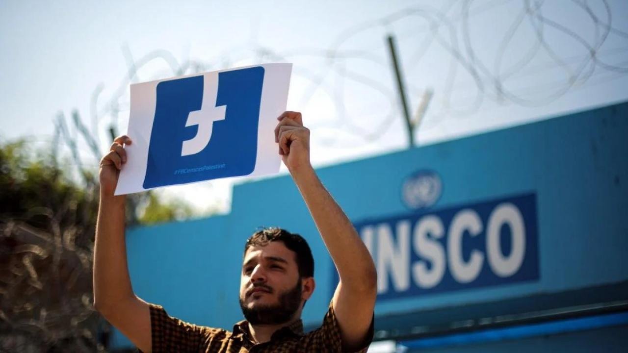 Facebook Filistinli aktivistlerin hesaplarını siliyor
