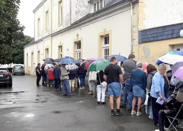 Fransa’da “doktor kıtlığı” ilçeye yeni gelen hekimle gün yüzüne çıktı