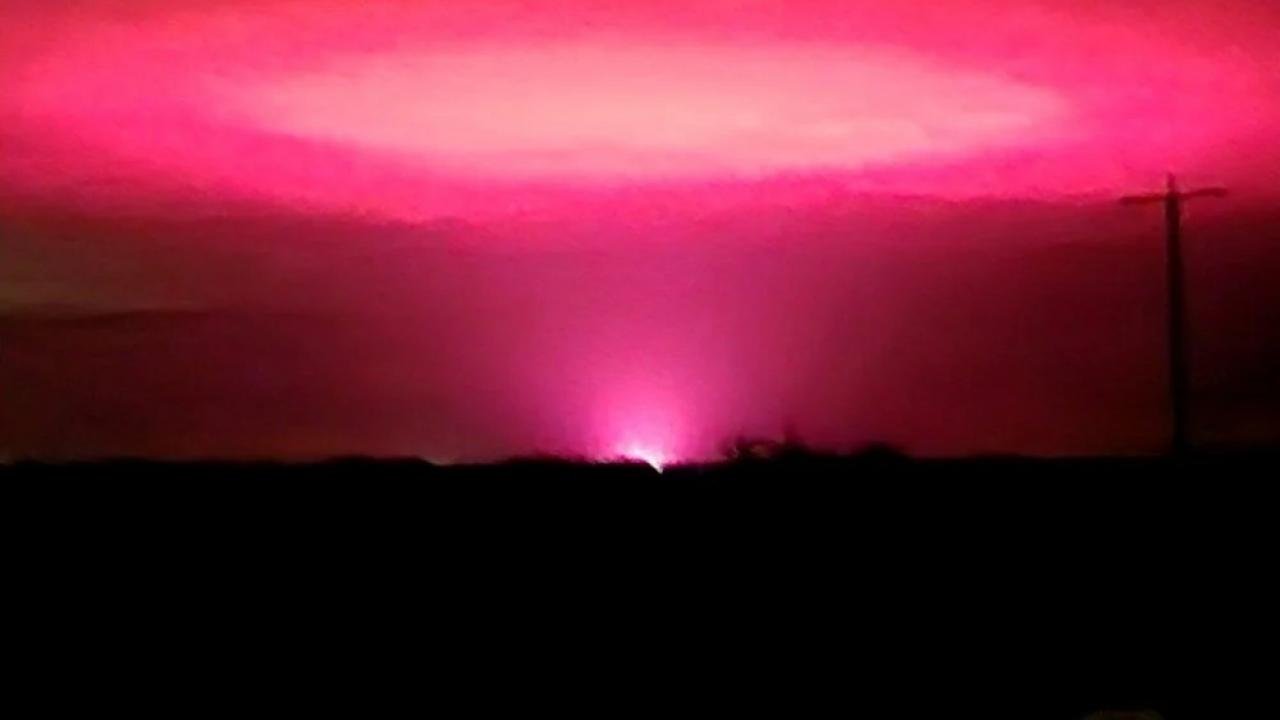 Gökyüzü pembeye döndü: Kıyamet sandılar, kenevir çıktı