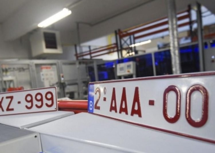 Hitler’i yüceltmek için özel araç plakaları almışlar