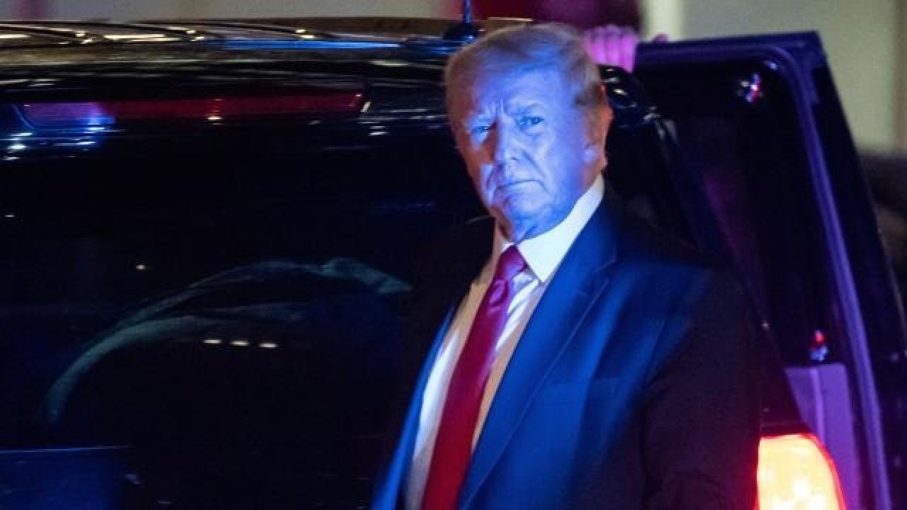 İngiliz Guardian’dan ilginç iddia! “FBI Trump’ı bitirmek yerine kurtardı”