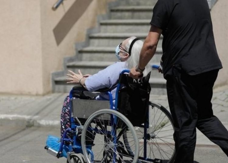 İngiltere’de sağlık rezaleti: Yaşlı kadını adeta ölüme terk ettiler