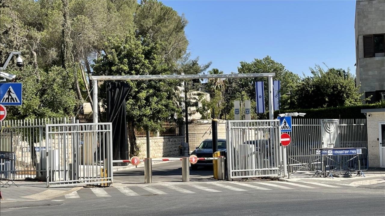 İsrail Başbakanı, Filistinli iş adamının villasına taşındı