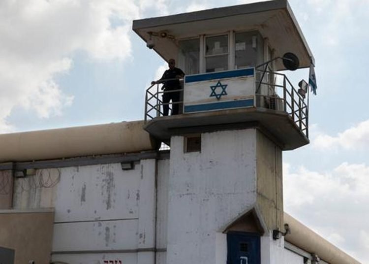 İsrail hapishanelerindeki Filistinli tutuklular açlık grevini durdurdu