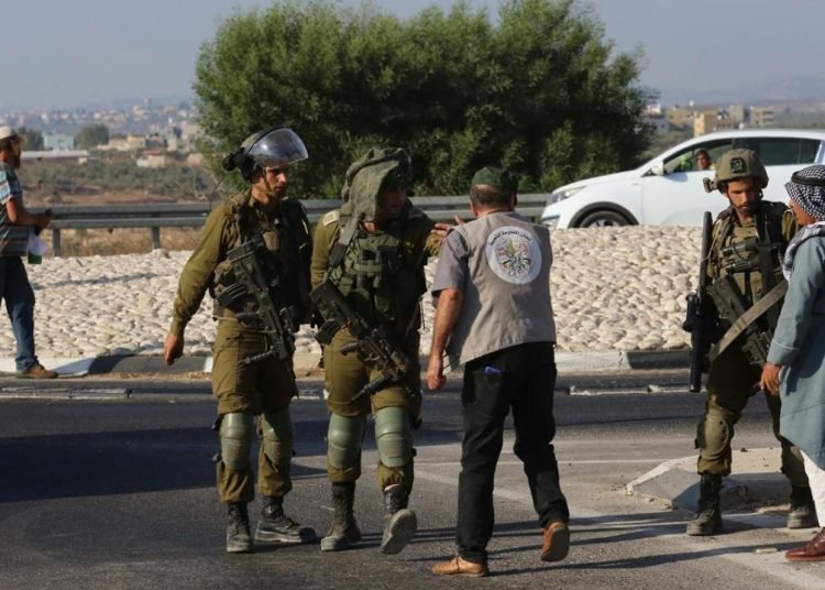 İsrail işgal güçleri Batı Şeria’da 14 Filistinliyi gözaltına aldı