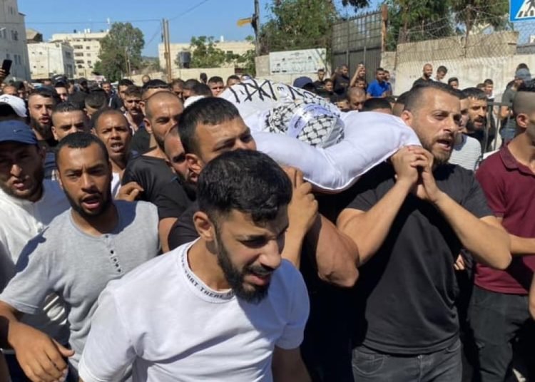 İsrail işgal güçlerinin yaraladığı Filistinli genç yaşamını yitirdi