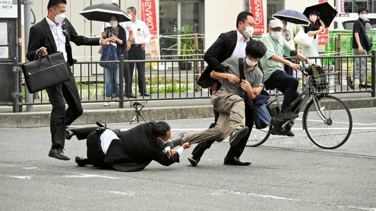 Japon polisi, eski Başbakan Abe’nin öldürülmesinde güvenlik zafiyeti olduğunu söyledi
